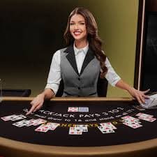 login togelon app showing live roulette and baccarat tables with live dealer feeds